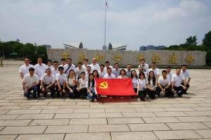 不忘初心跟黨走，牢記使命爭先鋒 ——-房總集團開展主題黨日活動